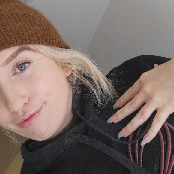 Meet your Posher! - Picture 1 of 2